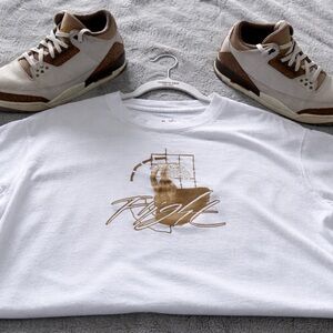 Air Jordan Retro 3 Size 10.5 + Jordan Flight Graphic T-Shirt (L) Bundle